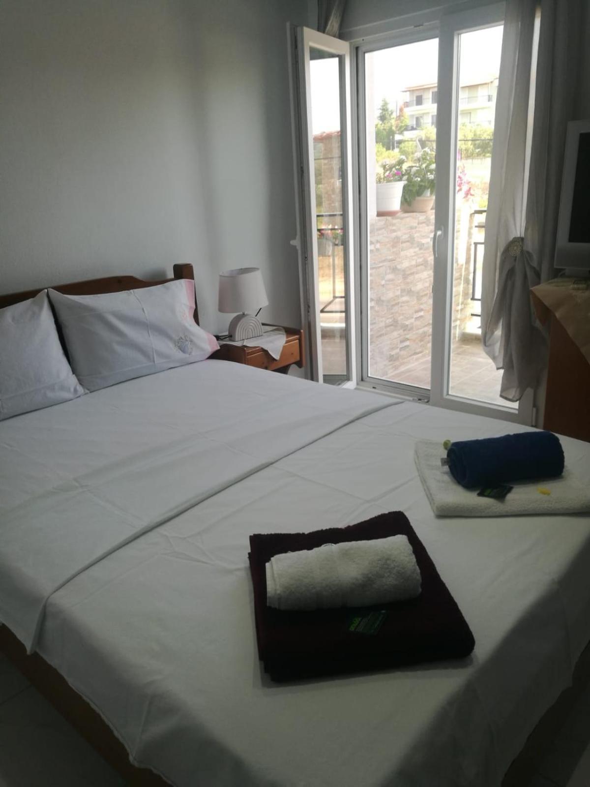 Little Hause Hotell Psakoudia Exteriör bild